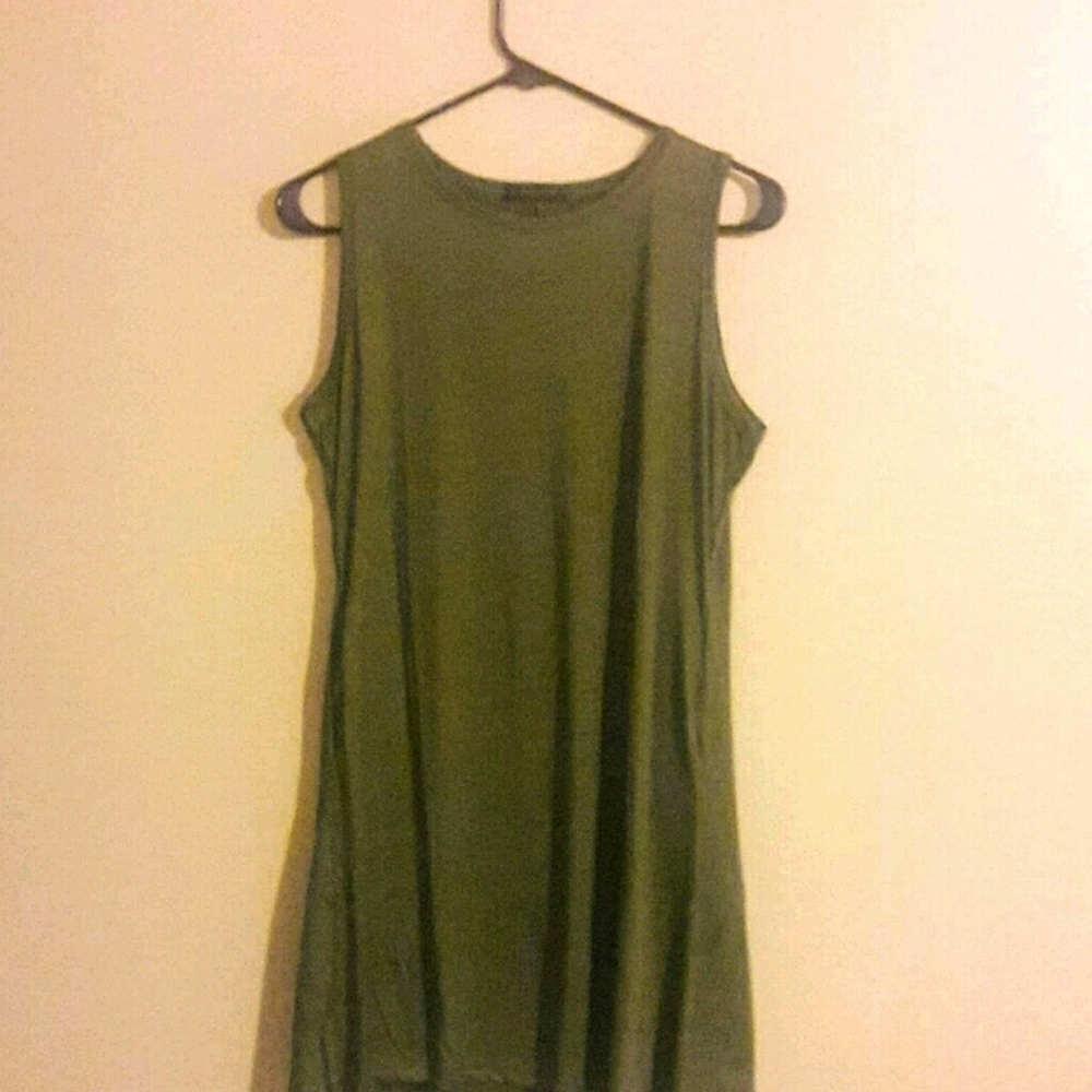 Sleeveless dress with pockets